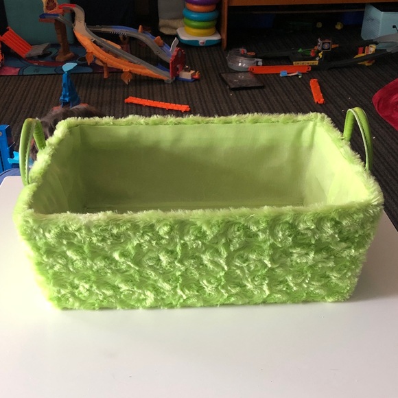 💐 Fuzzy Storage with Handles Basket - Picture 2 of 6